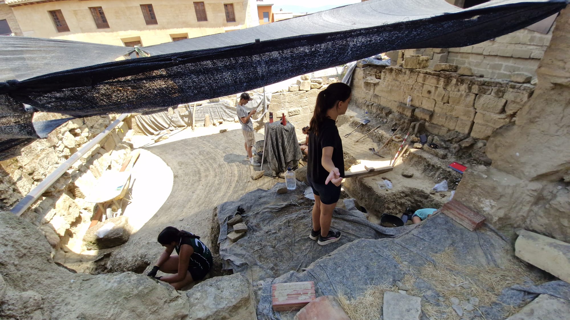 Jóvenes de la diócesis realizan trabajos arqueológicos en el entorno de la Catedral Jóvenes de la diócesis realizan trabajos arqueológicos en el entorno de la Catedral