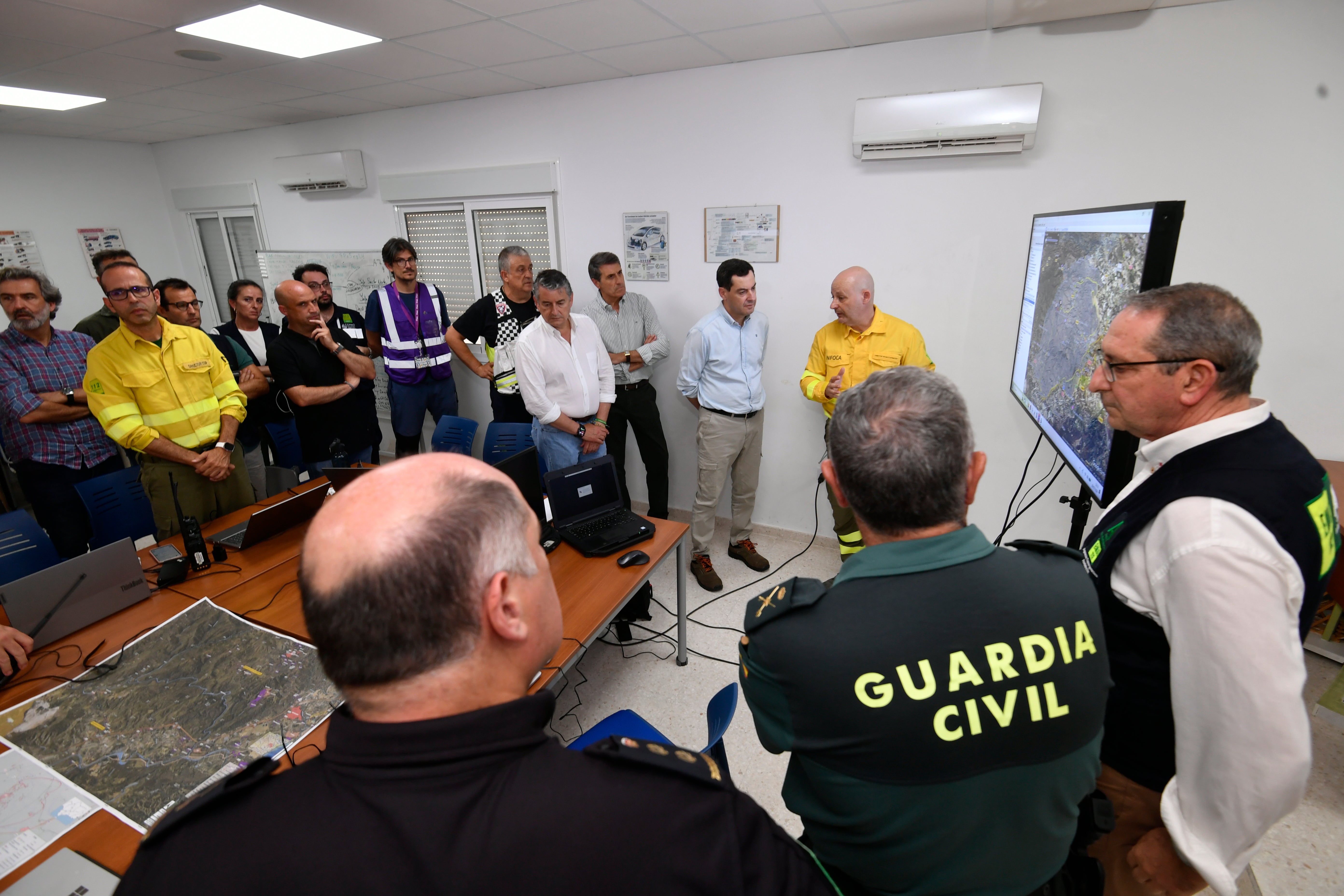 Juanma Moreno, sobre por qué no se envió el ES-Alert durante el incendio de Los Gallardos: "Habría generado confusión" Juanma Moreno, sobre por qué no se envió el ES-Alert durante el incendio de Los Gallardos: "Habría generado confusión"