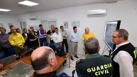 Juanma Moreno visita el Puesto de Mando Avanzado con motivo del incendio de Los Gallardos (Almería). Juanma Moreno visita el Puesto de Mando Avanzado con motivo del incendio de Los Gallardos (Almería).