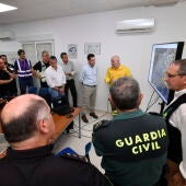Juanma Moreno visita el Puesto de Mando Avanzado con motivo del incendio de Los Gallardos (Almería).