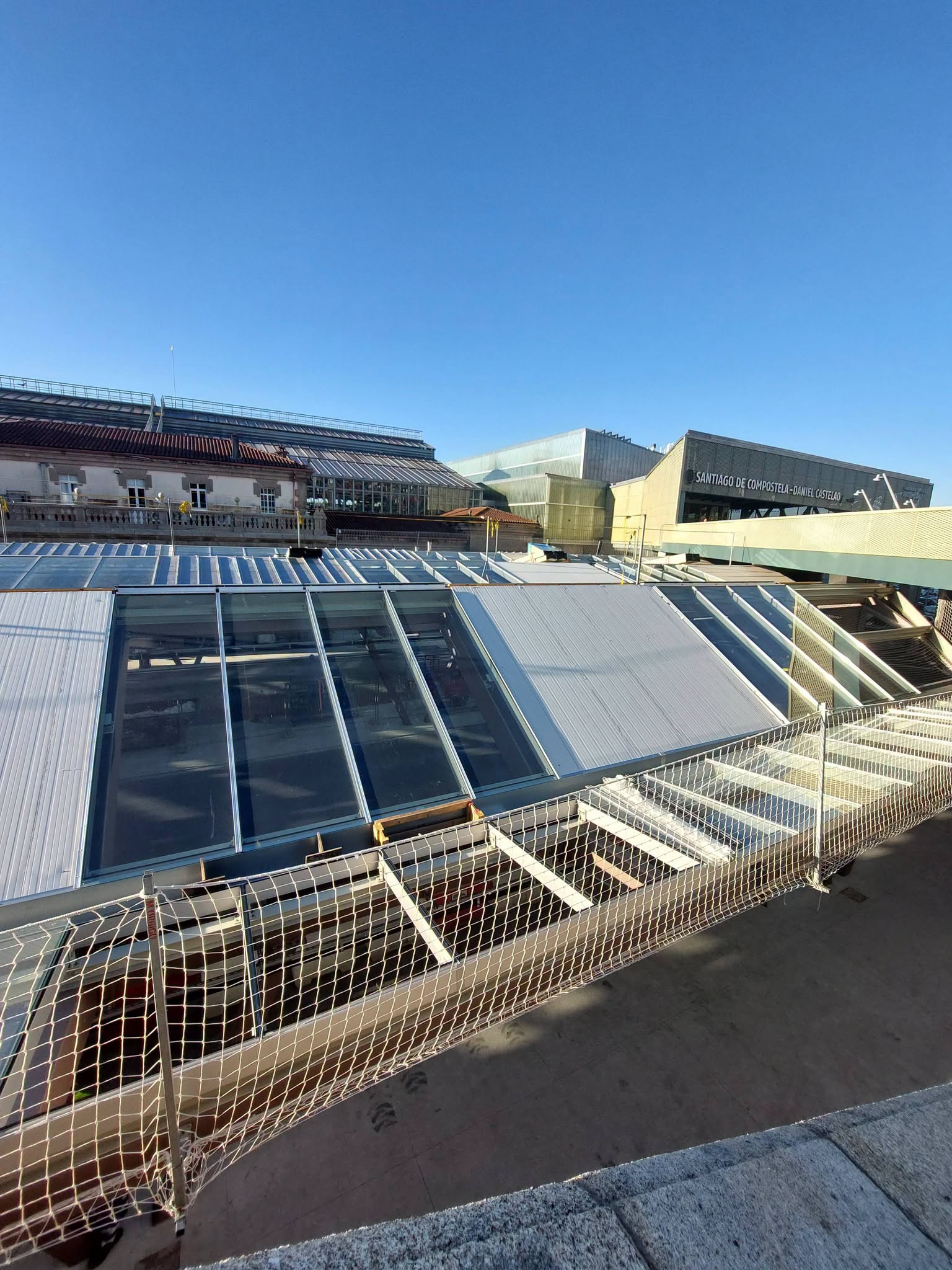 APATRIGAL en ONDA CERO sobre las polémicas marquesinas de la estación de tren de Santiago: "la imagen que da es cuanto menos es la de un lugar industrial y no es la imagen que debe dar una puerta de Compostela APATRIGAL en ONDA CERO sobre las polémicas marquesinas de la estación de tren de Santiago: "la imagen que da es cuanto menos es la de un lugar industrial y no es la imagen que debe dar una puerta de Compostela
