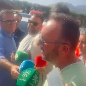 Momento en el que el alcalde de Bédar atiende a los medios/ ondacero.es Momento en el que el alcalde de Bédar atiende a los medios/ ondacero.es
