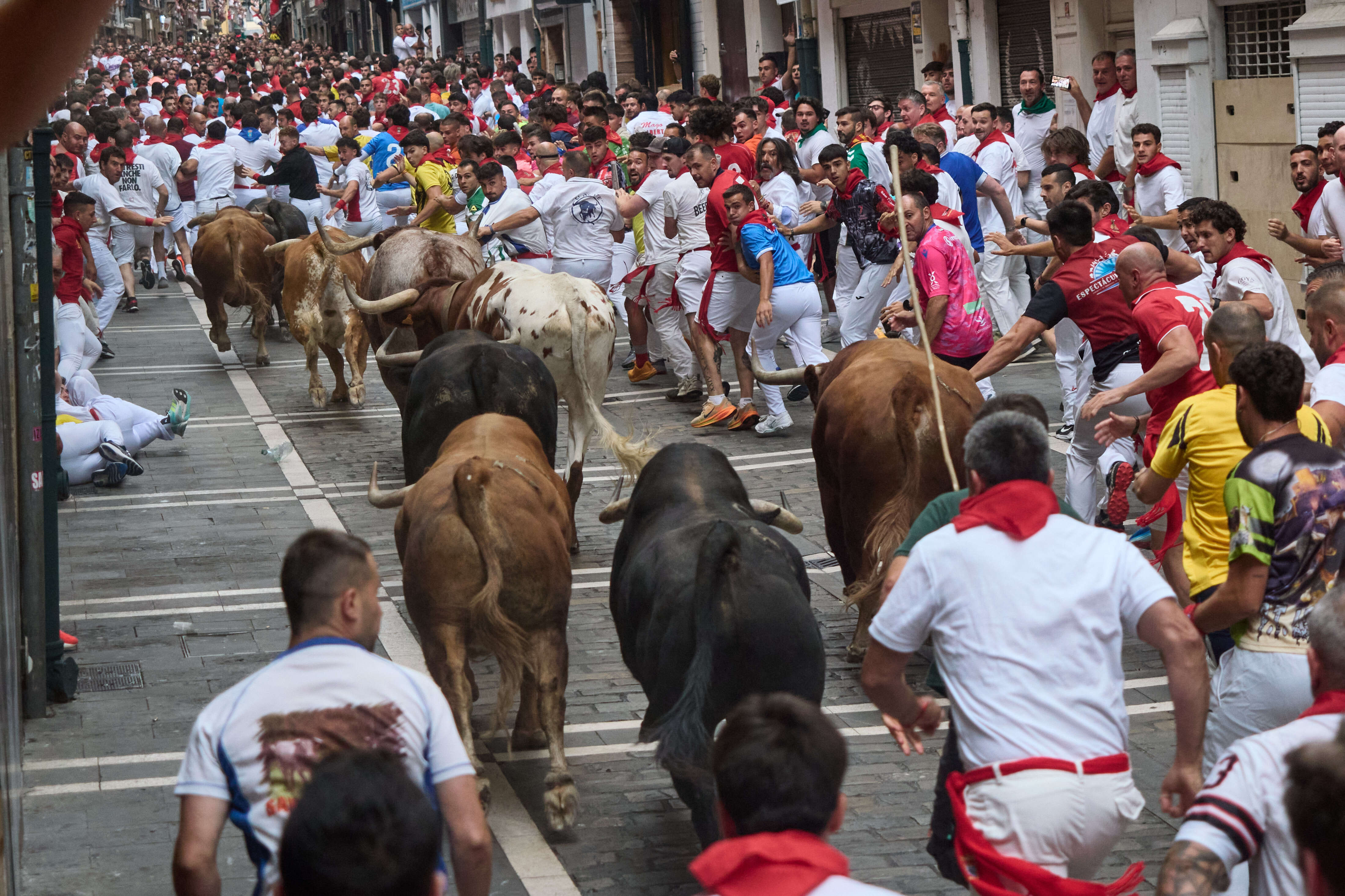 Nueve heridos por contusiones en el cuarto y largo encierro de San Fermín Nueve heridos por contusiones en el cuarto y largo encierro de San Fermín