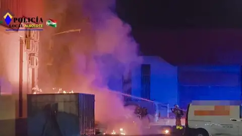 Investigan el incendio de varios vehículos en el Polígono Juncaril de Albolote Investigan el incendio de varios vehículos en el Polígono Juncaril de Albolote