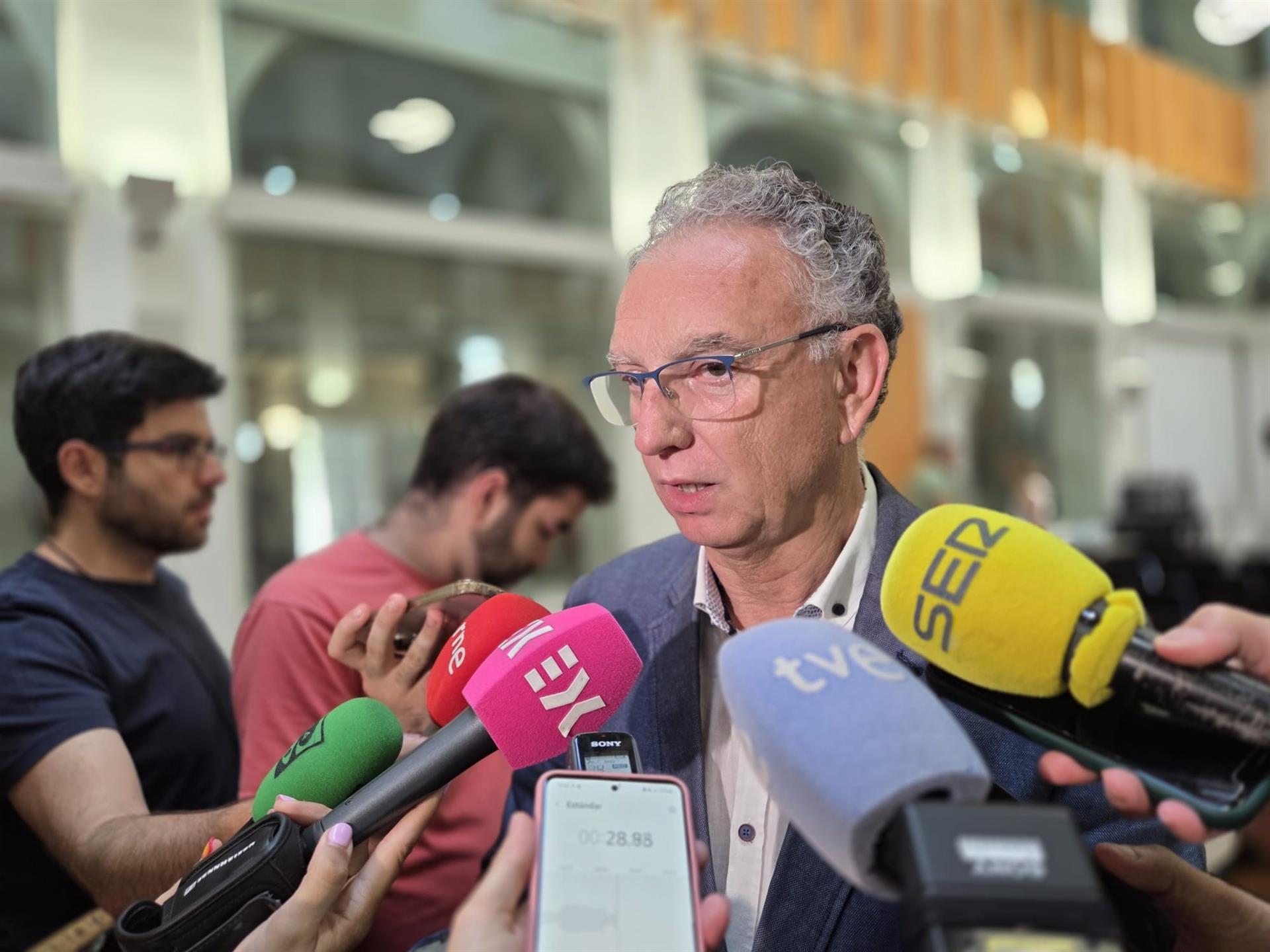 Continúa la investigación para localizar a quien puso una cámara en un vestuario femenino en Higuera la Real Continúa la investigación para localizar a quien puso una cámara en un vestuario femenino en Higuera la Real