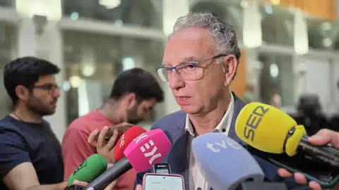 Continúa la investigación para localizar a quien puso una cámara en un vestuario femenino en Higuera la Real Continúa la investigación para localizar a quien puso una cámara en un vestuario femenino en Higuera la Real