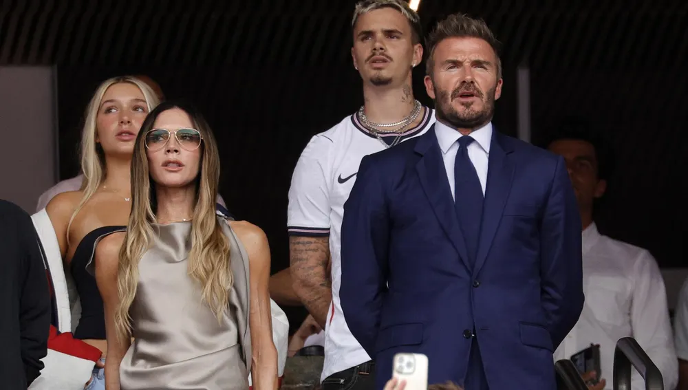 David Beckham y su mujer Victoria durante el partido. David Beckham y su mujer Victoria durante el partido.