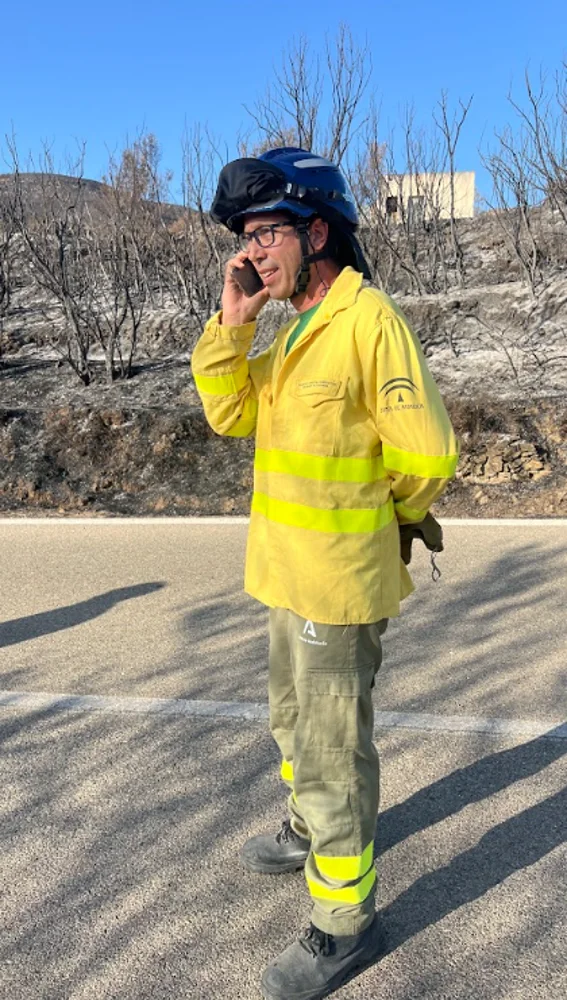Jesús, bombero y conductor del INFOCA que trabaja en la extinción del incendio en Almería/ Onda Cero Almería Jesús, bombero y conductor del INFOCA que trabaja en la extinción del incendio en Almería/ Onda Cero Almería
