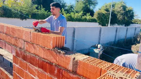 La Junta de Extremadura invierte 8,6 millones de euros en mejorar la empleabilidad de 729 desempleados en el mundo rural La Junta de Extremadura invierte 8,6 millones de euros en mejorar la empleabilidad de 729 desempleados en el mundo rural