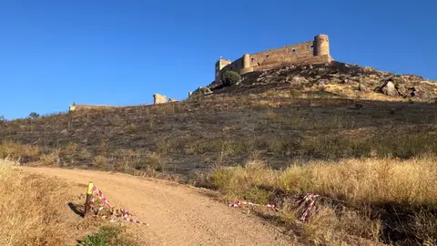 Los equipos de emergencia evitaban que un incendio en Medellín afectara al castillo y al teatro romano Los equipos de emergencia evitaban que un incendio en Medellín afectara al castillo y al teatro romano