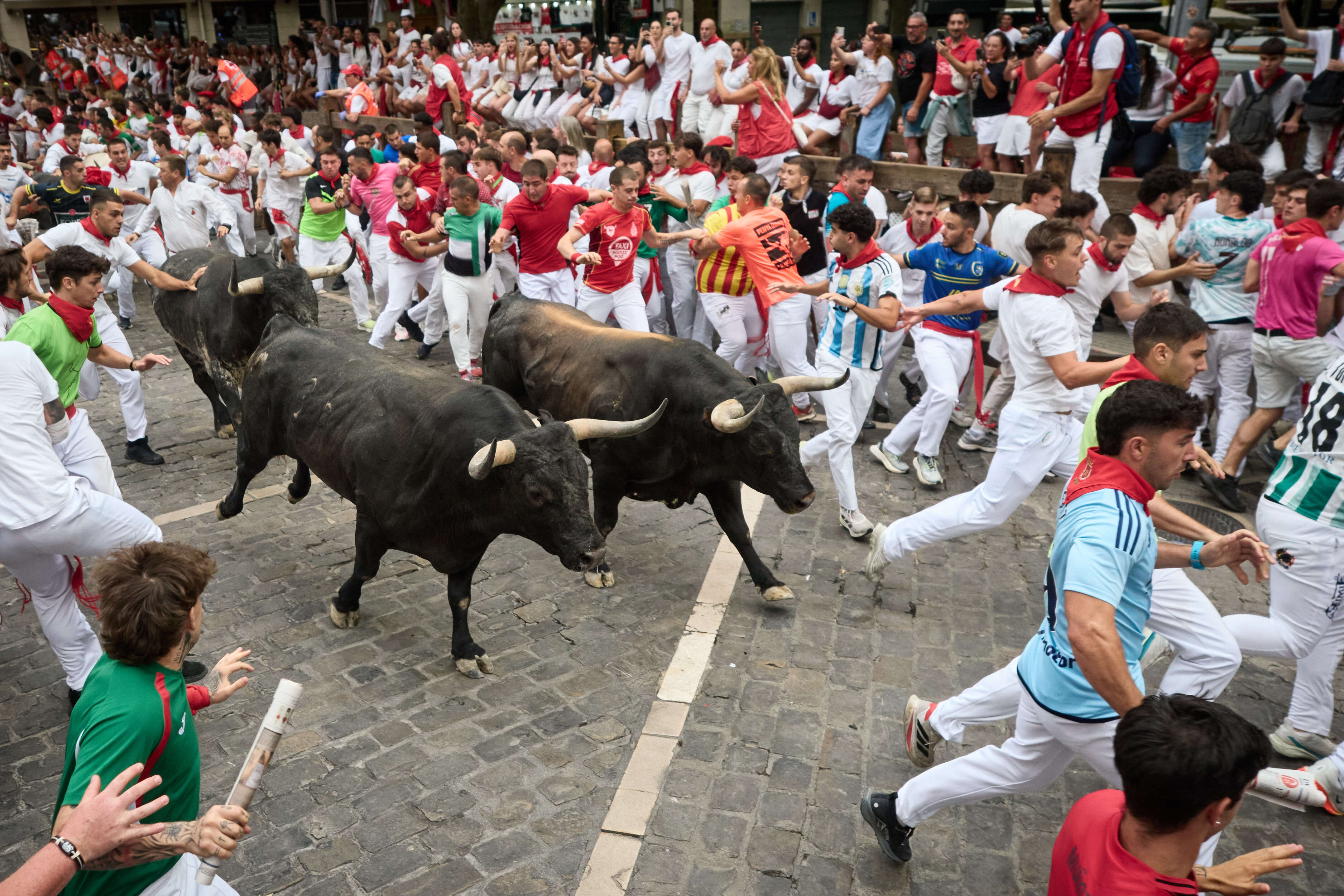 Una vecina de l'Alcora, atendida tras sufrir un traumatismo durante el último encierro de San Fermín Una vecina de l'Alcora, atendida tras sufrir un traumatismo durante el último encierro de San Fermín