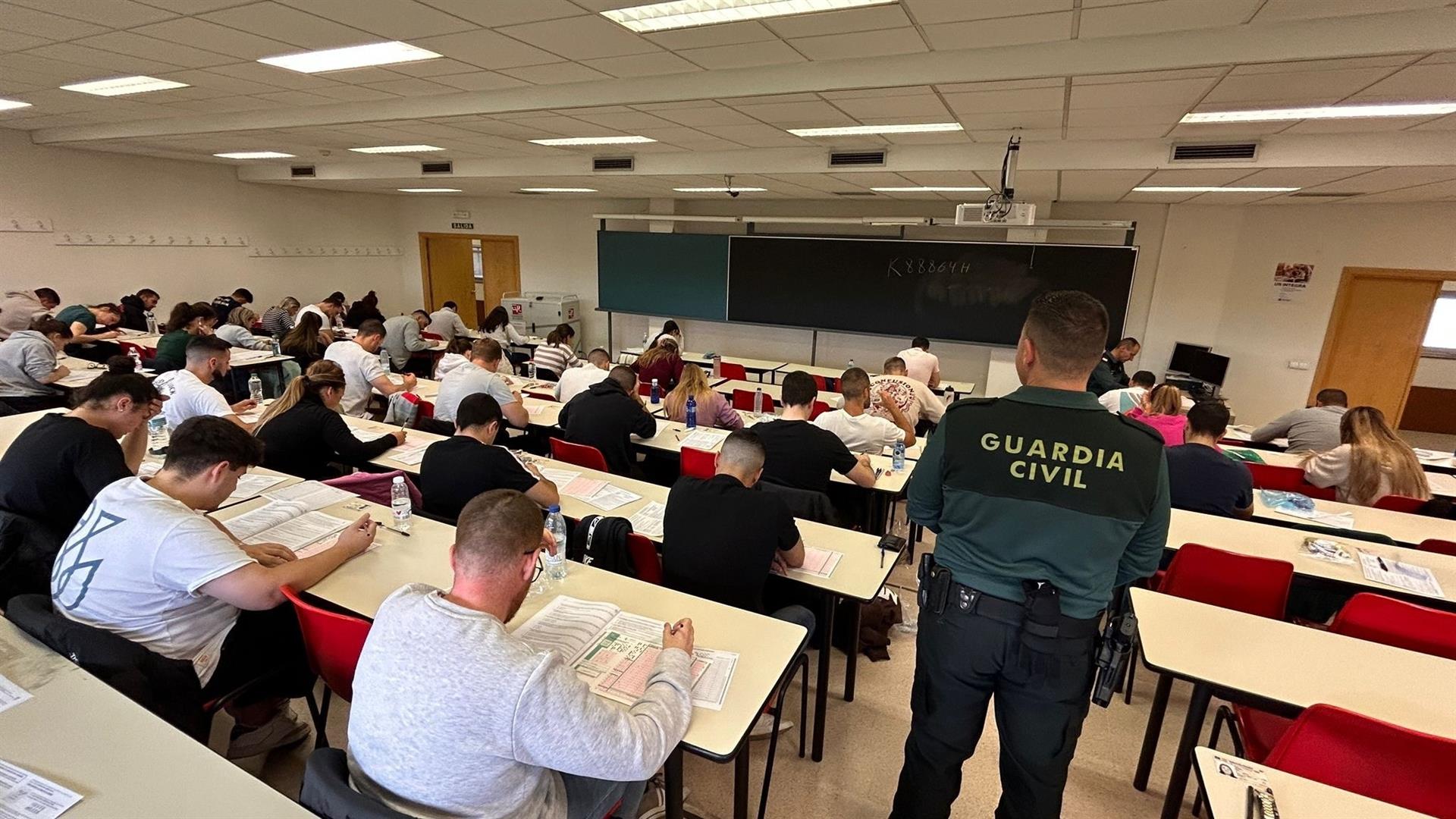 Más de 1.200 personas opositaban este sábado en Extremadura para ingresar en la Guardia Civil Más de 1.200 personas opositaban este sábado en Extremadura para ingresar en la Guardia Civil