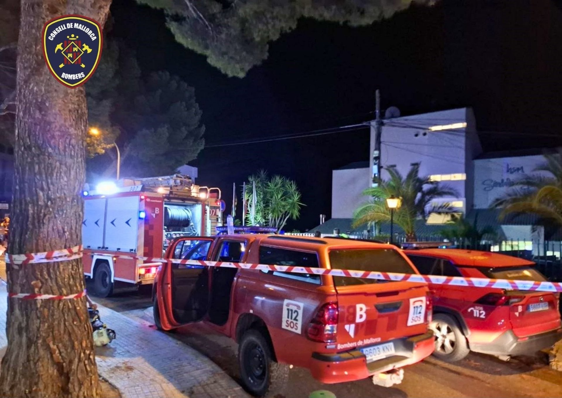Bomberos de Inca y Sóller intervienen en el incendio en un hotel de Magaluf Bomberos de Inca y Sóller intervienen en el incendio en un hotel de Magaluf