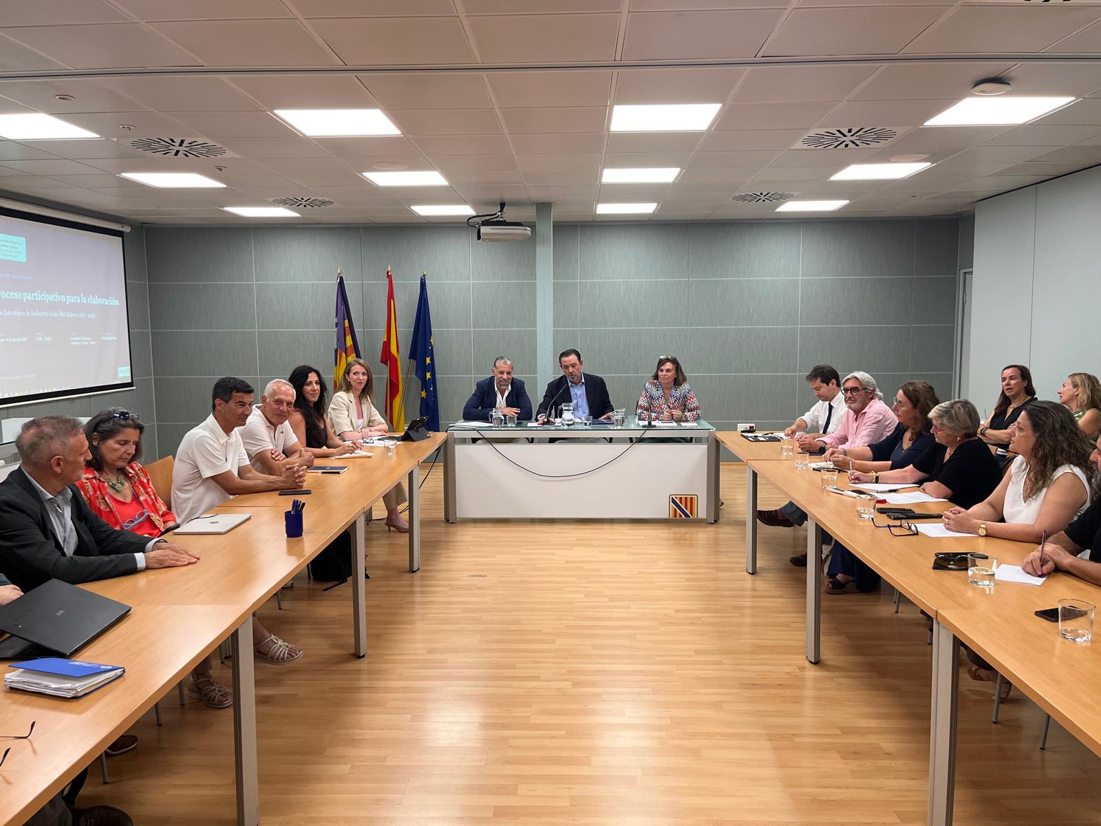 Constituida la Mesa de la Industria entre el Govern y los agentes del sector para abordar el Plan Estratégico industrial 2027-2031 Constituida la Mesa de la Industria entre el Govern y los agentes del sector para abordar el Plan Estratégico industrial 2027-2031