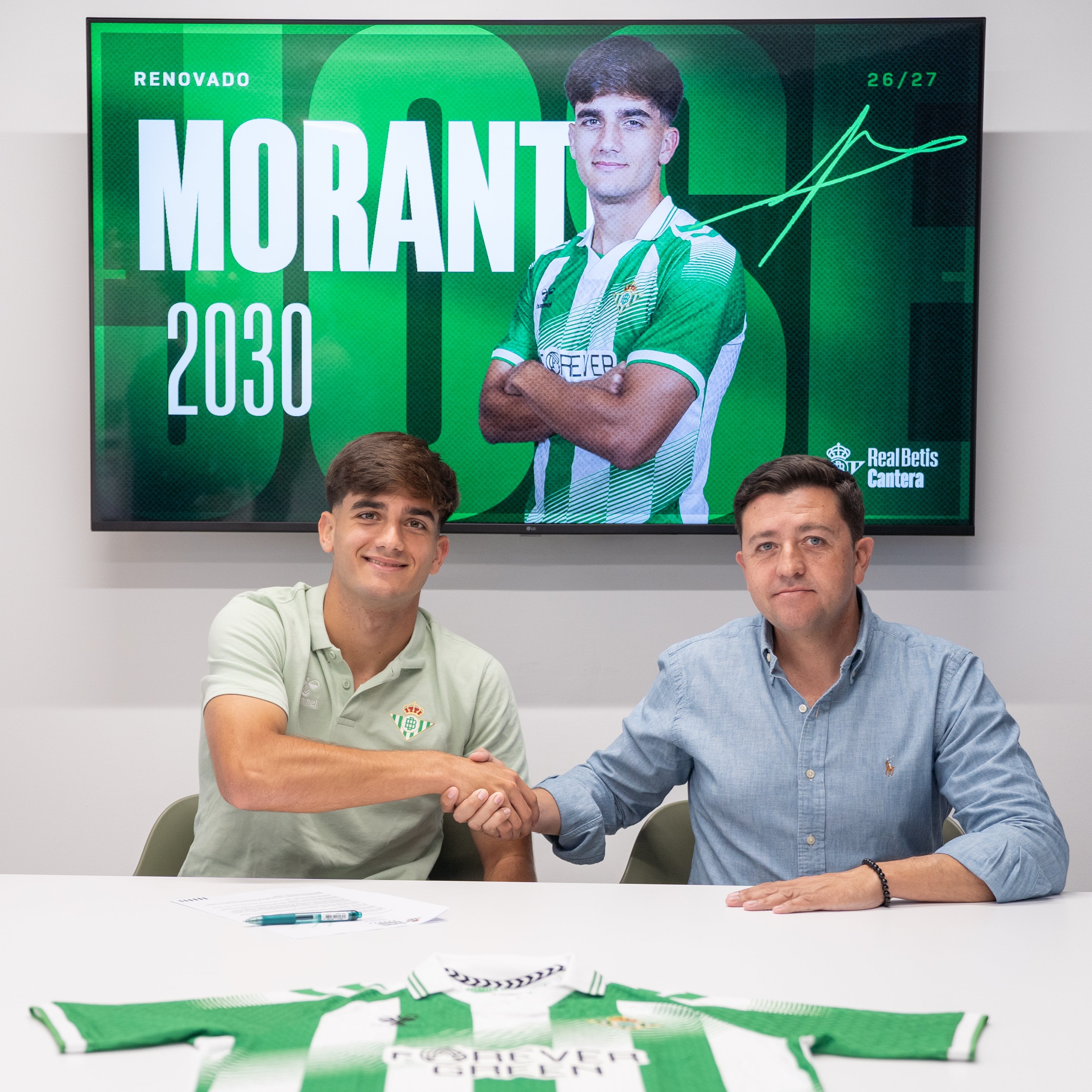 El Betis amplía dos años más el contrato de Morante El Betis amplía dos años más el contrato de Morante