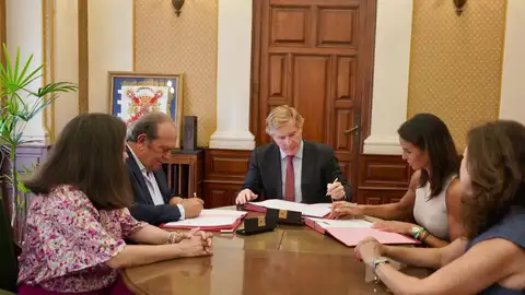 Caja Rural de Extremadura e Ifeba colaboran en impulsar eventos y consolidar la Feria Espiga como "referente nacional" Caja Rural de Extremadura e Ifeba colaboran en impulsar eventos y consolidar la Feria Espiga como "referente nacional"