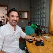 Lluis Oliva en los estudios de Onda Cero