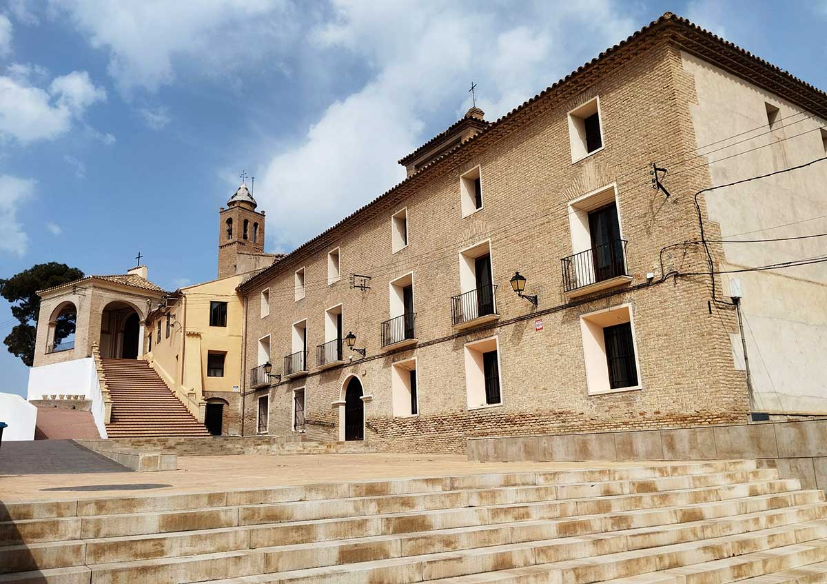 La casa-hospedería de Villamayor de Gállego. La casa-hospedería de Villamayor de Gállego.