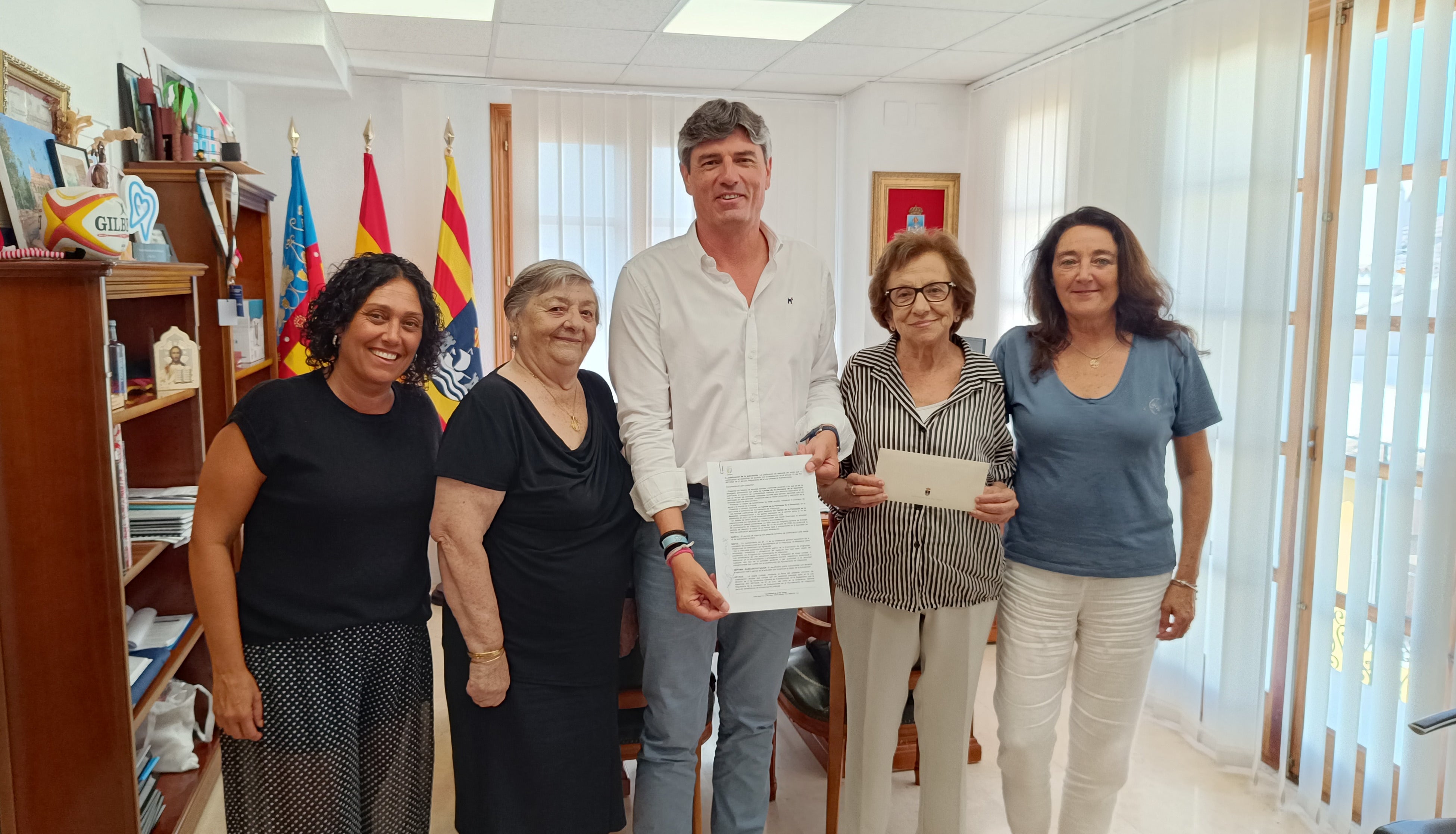 Villajoyosa amplía el convenio con Cáritas de la Asunción para atender a las familias más necesitadas del municipio Villajoyosa amplía el convenio con Cáritas de la Asunción para atender a las familias más necesitadas del municipio