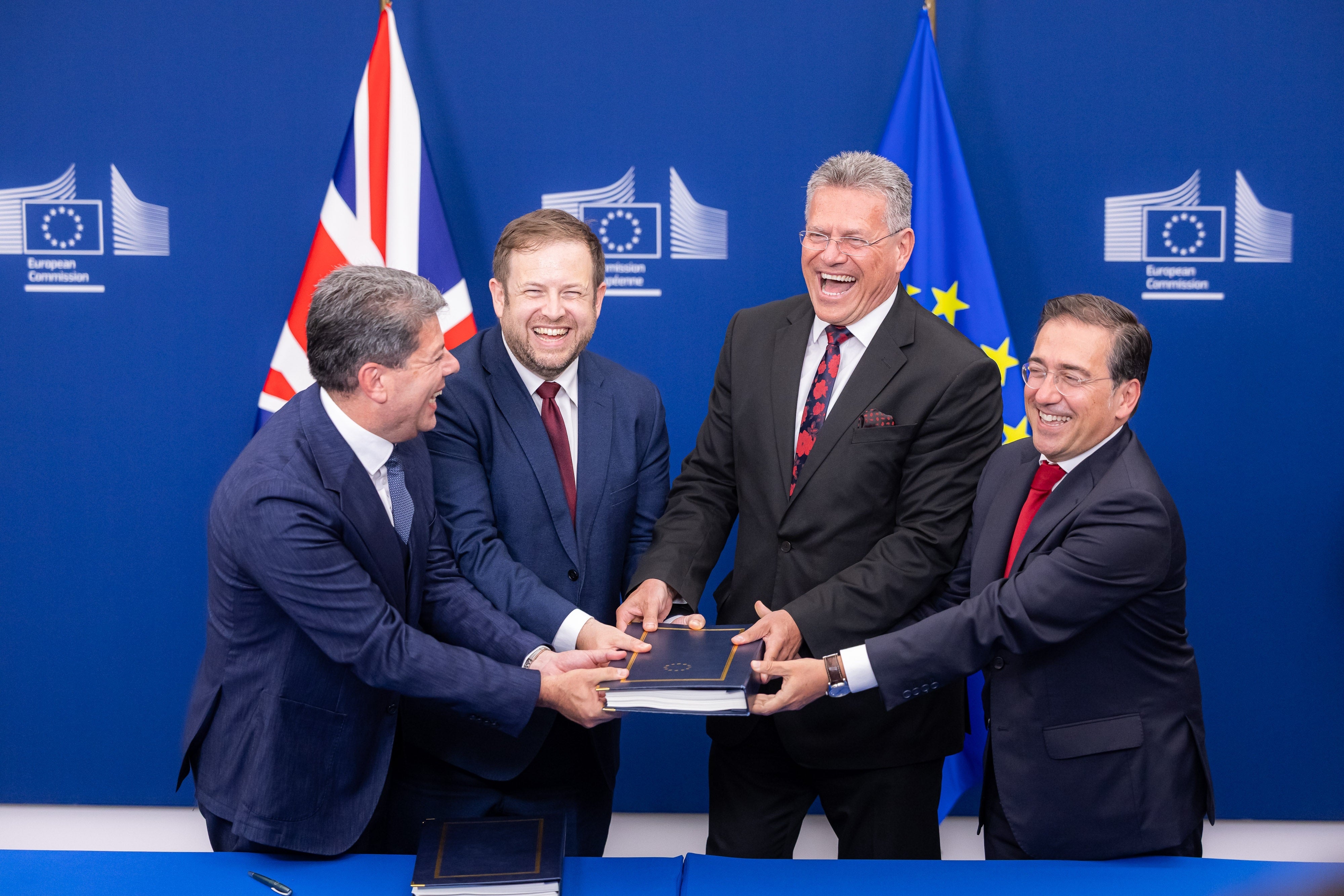 La UE y Reino Unido firman el acuerdo sobre Gibraltar: qué cambia con la demolición de la verja La UE y Reino Unido firman el acuerdo sobre Gibraltar: qué cambia con la demolición de la verja