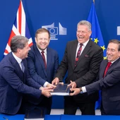 La UE y Reino Unido firman el acuerdo sobre Gibraltar: qué cambia con la demolición de la verja La UE y Reino Unido firman el acuerdo sobre Gibraltar: qué cambia con la demolición de la verja