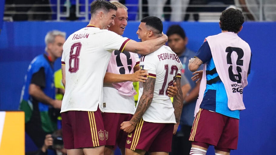Pedro Porro celebra el segundo gol ante Francia