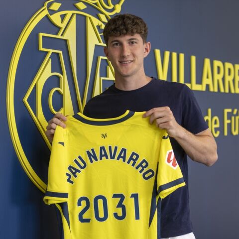 Pau Navarro amplía su contrato con el Villarreal hasta 2031