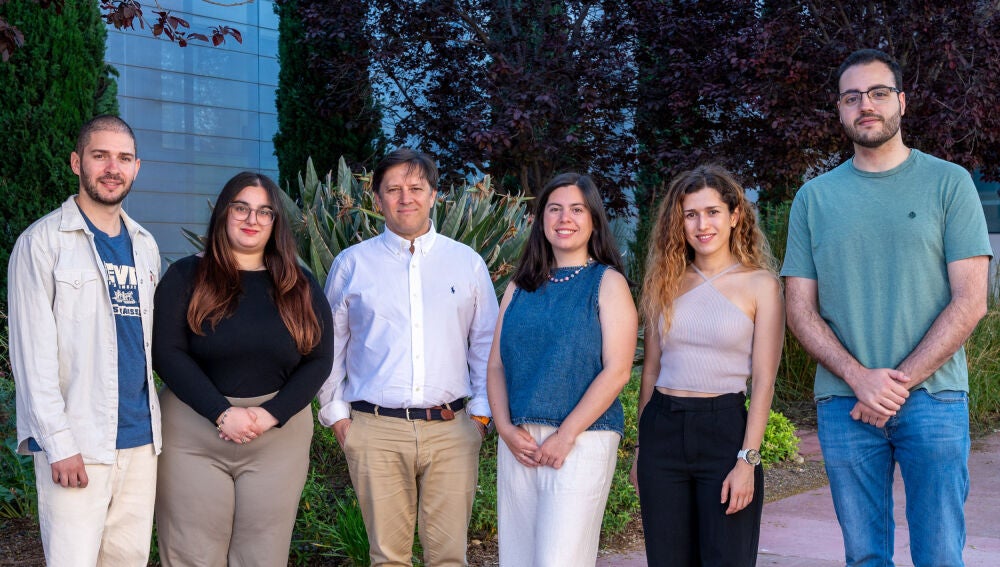Los investigadores del IN CSIC-UMH Alejandro Expósito, Andrea Torres, José P. López-Atalaya, Violeta Durán, Marína Guillot y Gerard Iniesta.