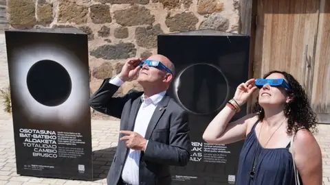El Gobierno Vasco recomienda evitar desplazamientos para observar el eclipse total de Sol del próximo 12 de agosto El Gobierno Vasco recomienda evitar desplazamientos para observar el eclipse total de Sol del próximo 12 de agosto