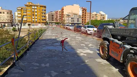 Termina el hormigonado de la losa que amplía el puente sobre el río Amadorio de Villajoyosa Termina el hormigonado de la losa que amplía el puente sobre el río Amadorio de Villajoyosa