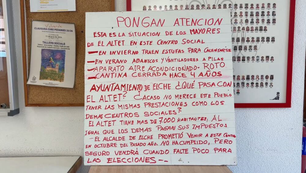 Cartel que denuncia la falta de climatización y otras problemáticas en el centro social de El Altet.