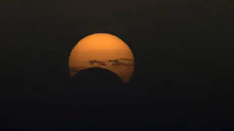 El dispositivo de seguridad del eclipse estará coordinado por el Gobierno, la Generalitat y cinco municipios valencianos El dispositivo de seguridad del eclipse estará coordinado por el Gobierno, la Generalitat y cinco municipios valencianos