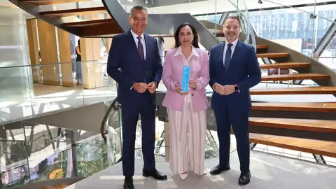 CaixaBank galardona a Carmen Labrador, de Grupo Gedauto, con el 'Premio Empresaria' en Extremadura y Castilla-La Mancha CaixaBank galardona a Carmen Labrador, de Grupo Gedauto, con el 'Premio Empresaria' en Extremadura y Castilla-La Mancha