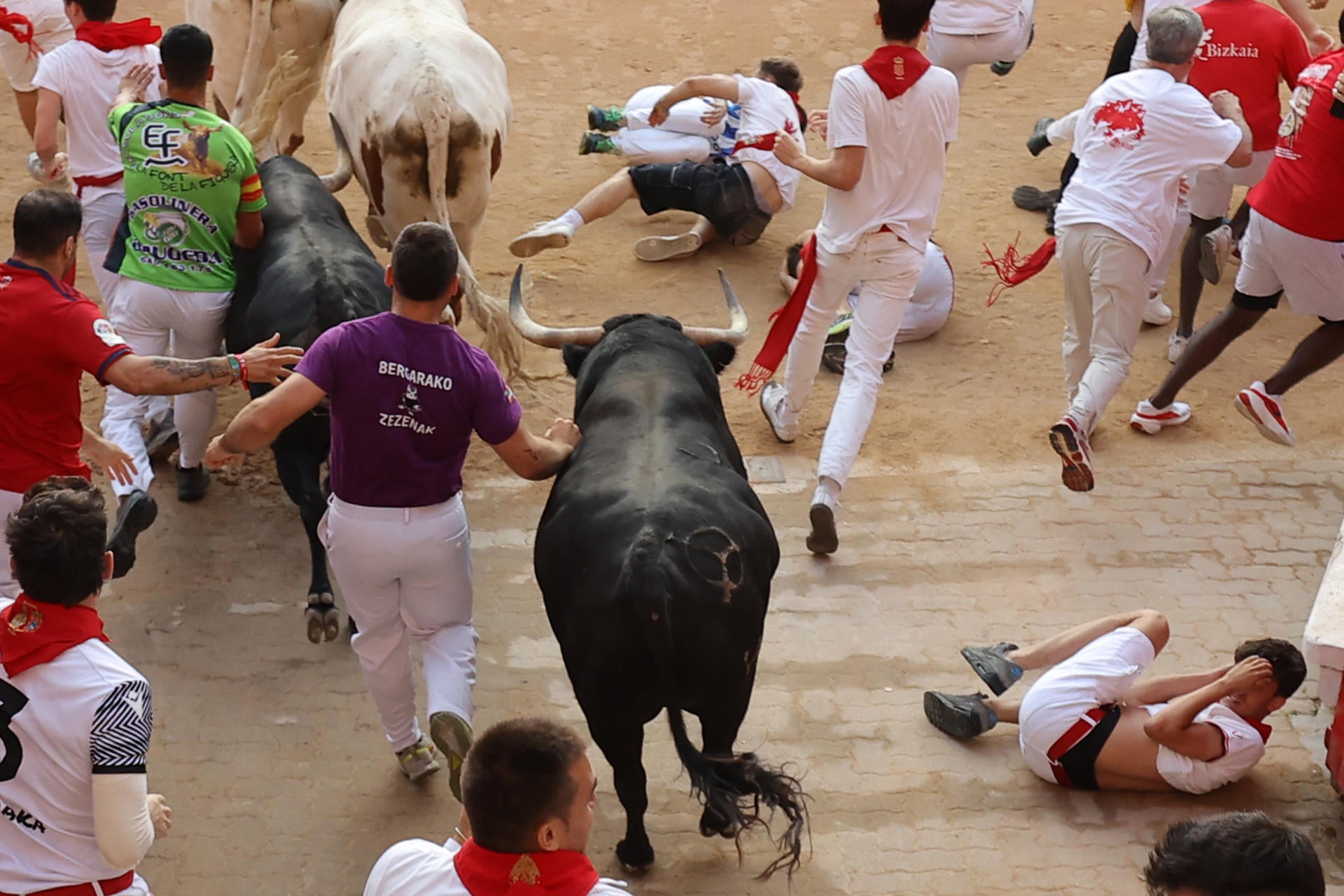 Jandilla cierra los Sanfermines 2026 con una carrera de máxima tensión y dos heridos por asta Jandilla cierra los Sanfermines 2026 con una carrera de máxima tensión y dos heridos por asta