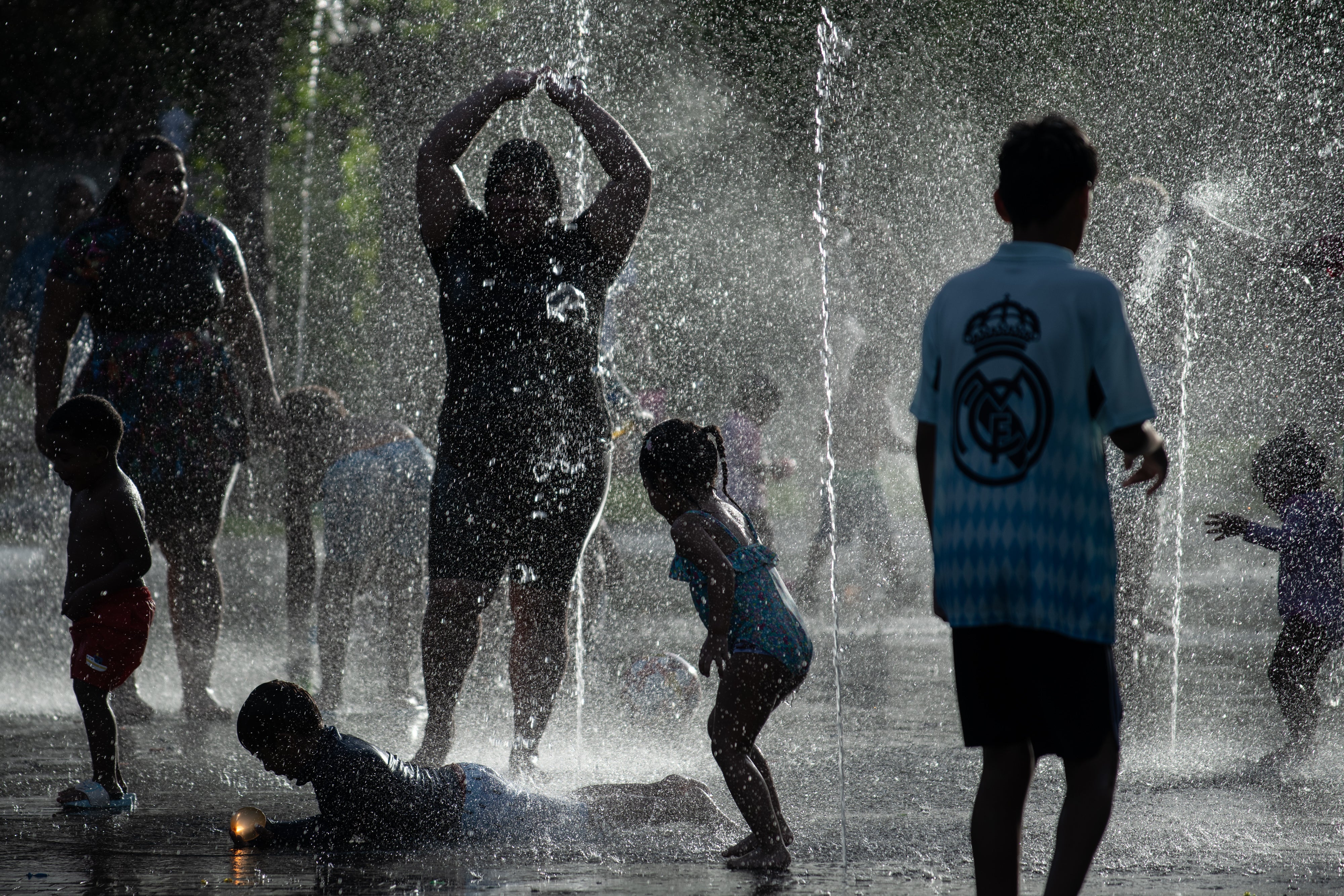 La Aemet activa el aviso rojo por calor en estas provincias: se alcanzarán los 42 grados La Aemet activa el aviso rojo por calor en estas provincias: se alcanzarán los 42 grados