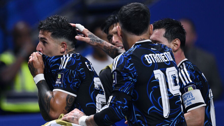Argentina celebra el primer tanto ante Inglaterra