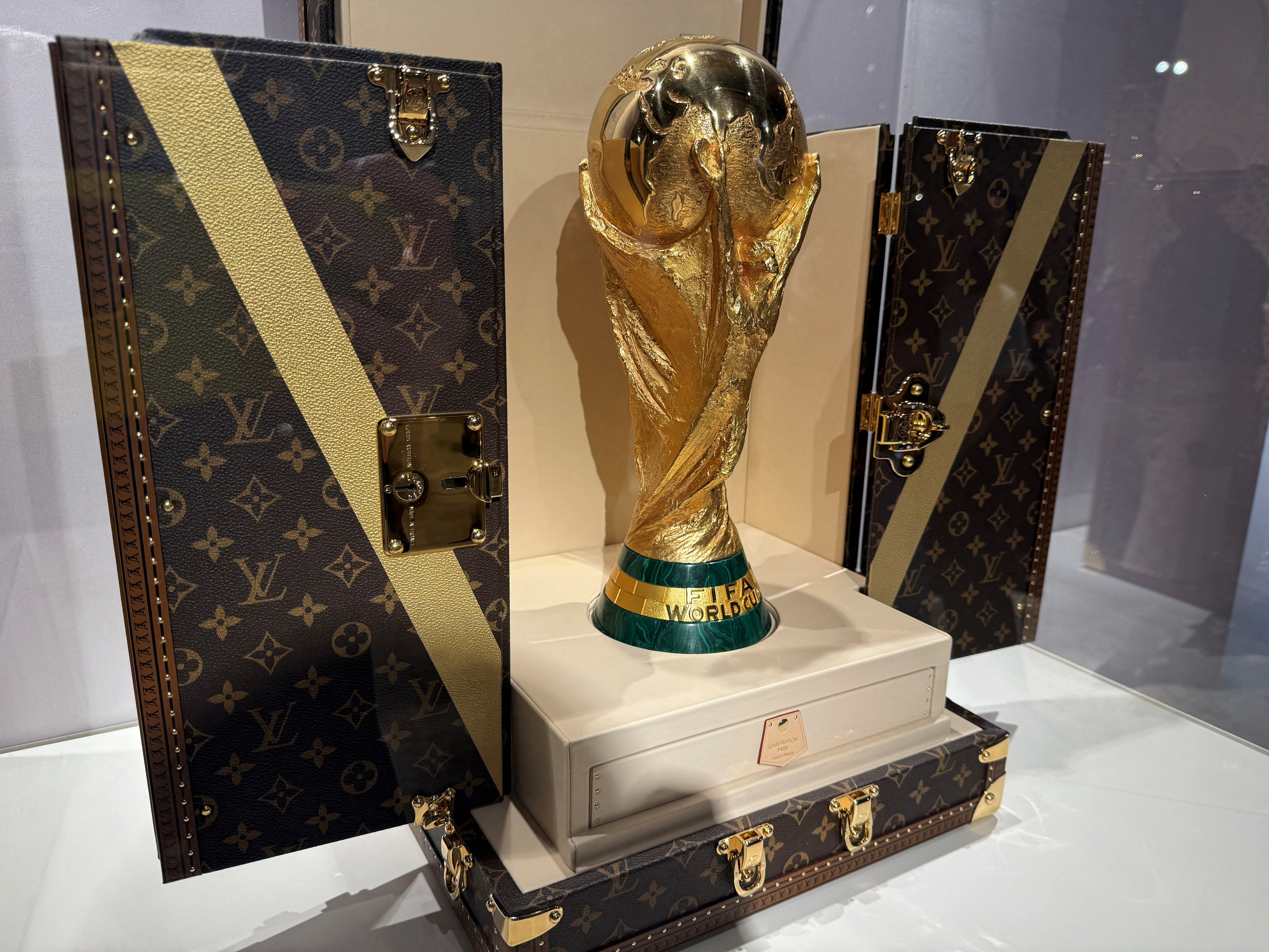 Así es el baúl que protege la Copa del Mundo 2026: un diseño exclusivo de Louis Vuitton para el mayor trofeo del fútbol Así es el baúl que protege la Copa del Mundo 2026: un diseño exclusivo de Louis Vuitton para el mayor trofeo del fútbol