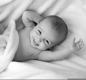 Beb&eacute; en una cama/ Pixabay