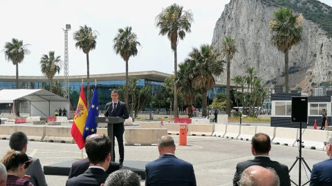 Acto de demolici&oacute;n de la verja de Gibraltar