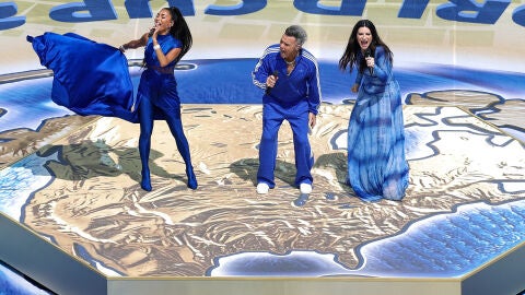 Las actuaciones de la final, en directo: Robbie Williams, Laura Pausini y Nicole Scherzinger interpretan 'Desire'
