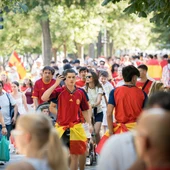 Aficionados de la selección española en la ‘fan zone’ de la plaza de Colón durante la celebración del partido entre España y Argentina, a 19 de julio de 2026, en Madrid (España). Aficionados de la selección española en la ‘fan zone’ de la plaza de Colón durante la celebración del partido entre España y Argentina, a 19 de julio de 2026, en Madrid (España).