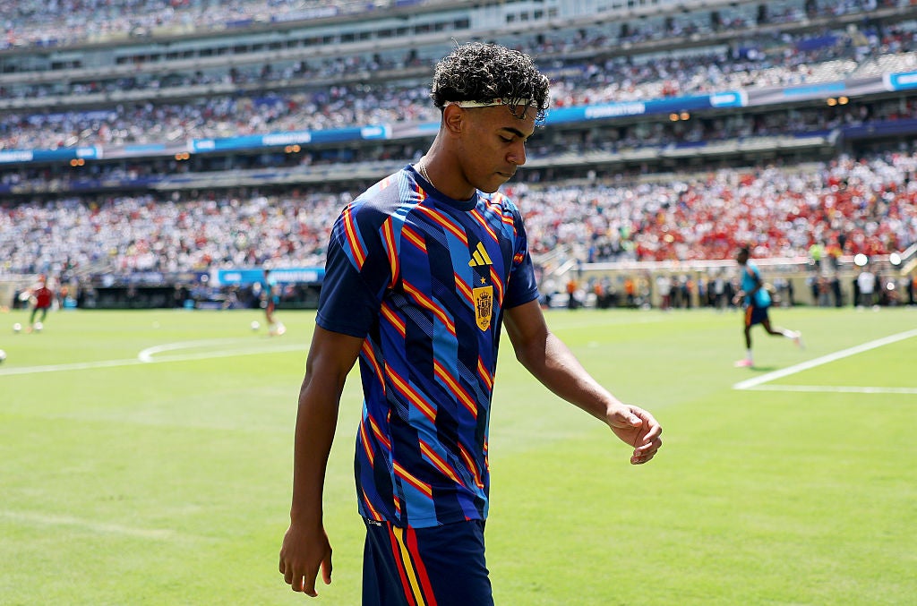 Lamine Yamal, con el dorsal 19 de la selección española, calienta antes de la final del Mundial 2026 entre España y Argentina en el estadio MetLife de East Rutherford (Nueva Jersey). Lamine Yamal, con el dorsal 19 de la selección española, calienta antes de la final del Mundial 2026 entre España y Argentina en el estadio MetLife de East Rutherford (Nueva Jersey).