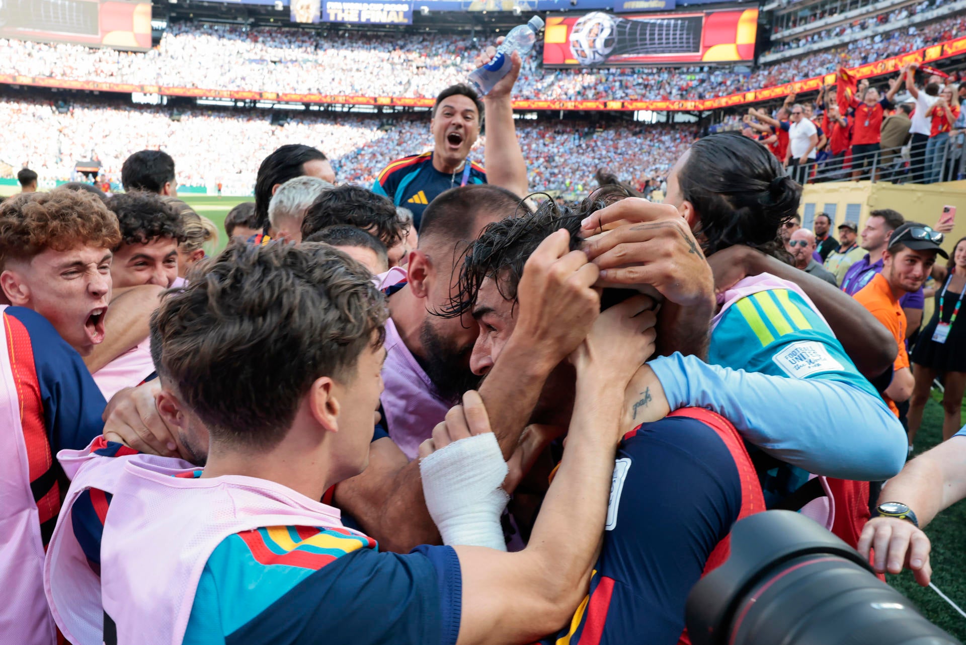 Las promesas de los jugadores de la Selección por ganar el Mundial: tatuarse a Luis de la Fuente, raparse o teñirse Las promesas de los jugadores de la Selección por ganar el Mundial: tatuarse a Luis de la Fuente, raparse o teñirse