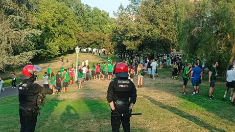 Imagen de la policía en los altercados del parque de Doña Casilda en Bilbao Imagen de la policía en los altercados del parque de Doña Casilda en Bilbao