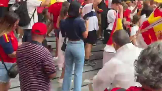 Vídeo de aficionados españoles en Nueva York preparados para la final ante Argentina Vídeo de aficionados españoles en Nueva York preparados para la final ante Argentina
