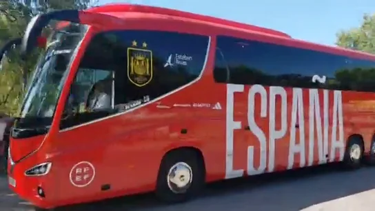 Así ha sido la llegada del autobús de la selección a la Zarzuela Así ha sido la llegada del autobús de la selección a la Zarzuela