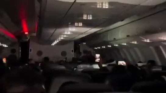 La broma de un piloto español a cientos de argentinos en pleno vuelo: les hace creer que Argentina ha ganado el Mundial La broma de un piloto español a cientos de argentinos en pleno vuelo: les hace creer que Argentina ha ganado el Mundial