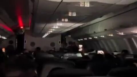 La broma de un piloto español a cientos de argentinos en pleno vuelo: les hace creer que Argentina ha ganado el Mundial