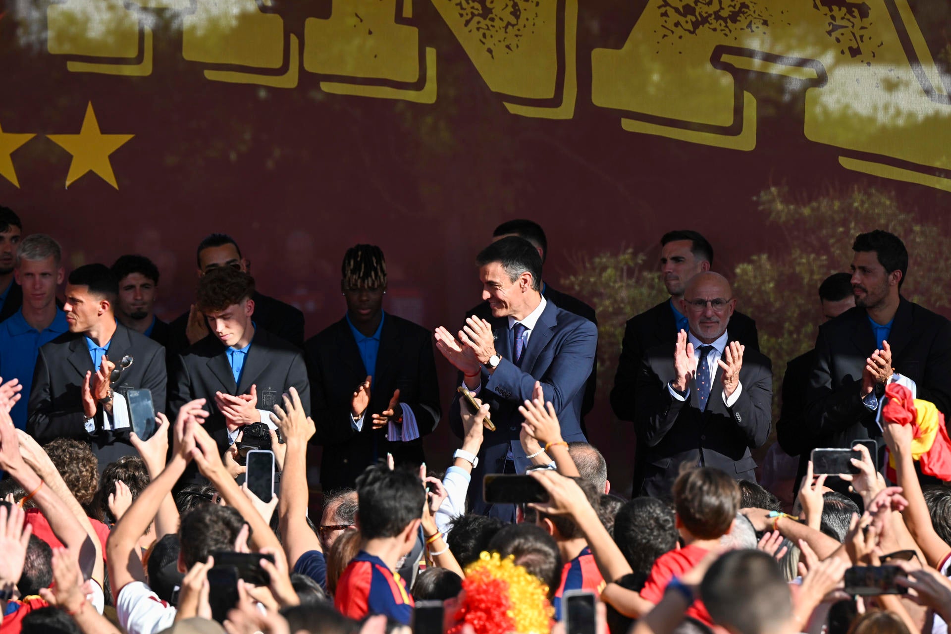 Tras la recepción en Moncloa empieza el baño de masas en Madrid para los jugadores de la Selección Tras la recepción en Moncloa empieza el baño de masas en Madrid para los jugadores de la Selección