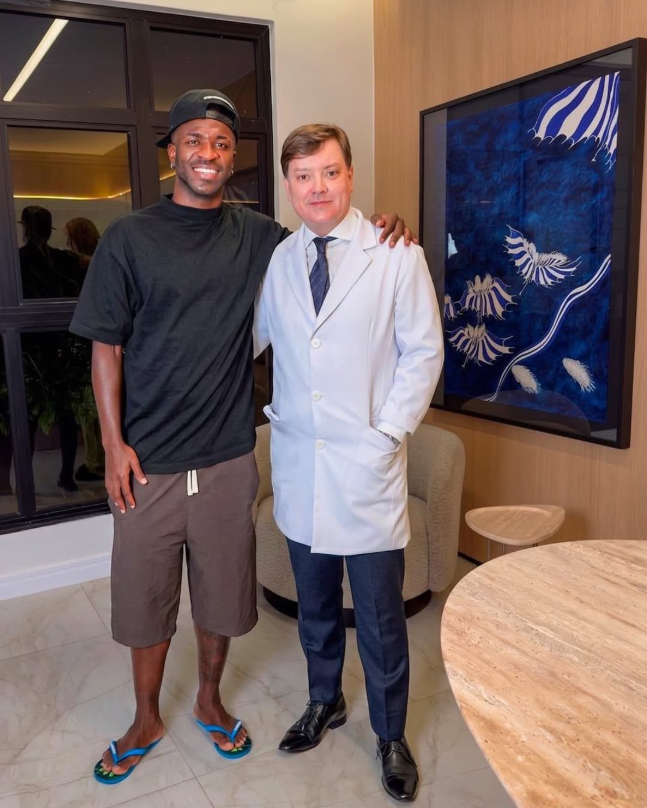 El comentado rostro de Vinicius Jr tras pasar por el quirófano: "No parece él" El comentado rostro de Vinicius Jr tras pasar por el quirófano: "No parece él"